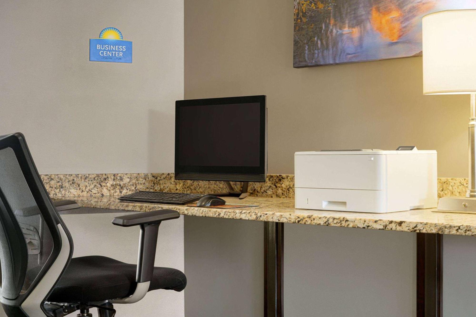 Days Inn By Wyndham Carbondale Ngoại thất bức ảnh
